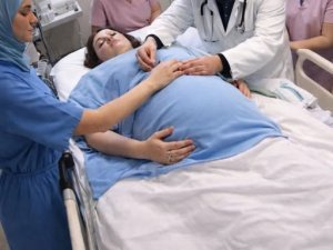 Beş aydan uzun süredir komada olan genç bir kadın