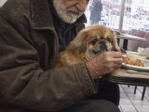 Parası Olmayan Yaşlı Bir Adama Bedava Yemek Verdim