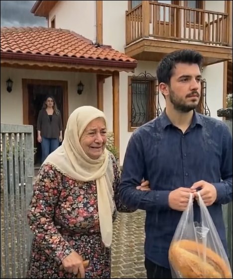 Ben Hatice. Yetmiş yaşındayım.