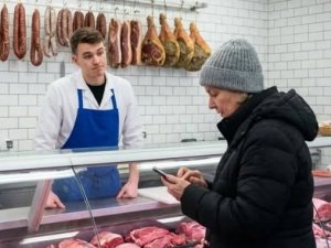 70 yaşındaki emekli kadın