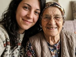 Yaşlı komşuma baktım