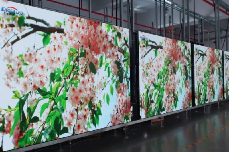 Bir kadın akşam çöp atmaya çıktı galerisi resim 1