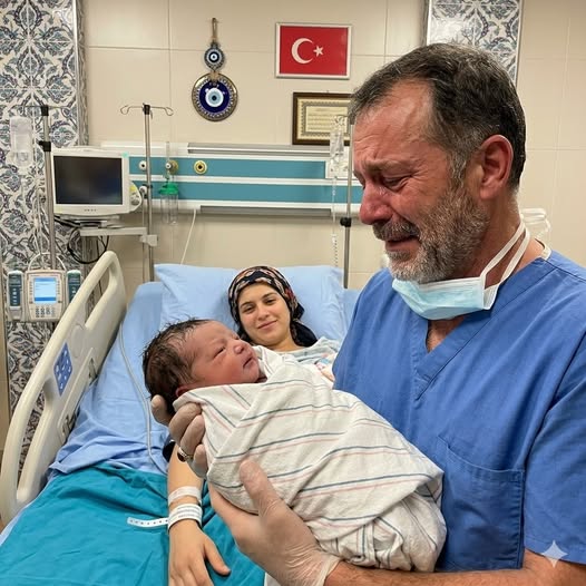 O, doğum yapmak için hastaneye tek başına geldi