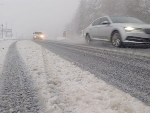 BOLU DAĞINDA KAR VE SİS ETKİLİ OLUYOR