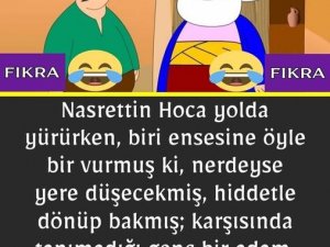 Nasrettin Hoca yolda yürürken, biri ensesine öyle bir vurmuş ki