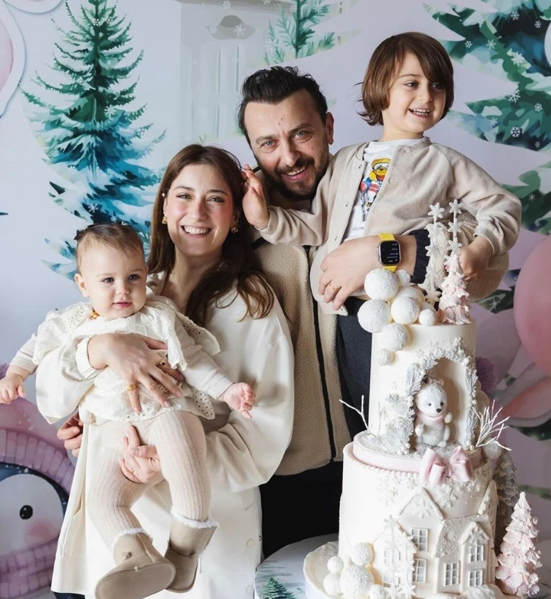 Hazal Kaya kızının yüzünü ilk kez gösterdi. galerisi resim 4
