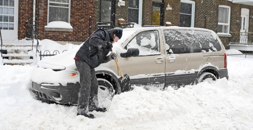 Arabasının Etrafındaki Karları Temizlerken Araçtaki Eşi ve 2 Çocuğu Hayatını Kaybetti ! Karlı Havalarda Dikkat !